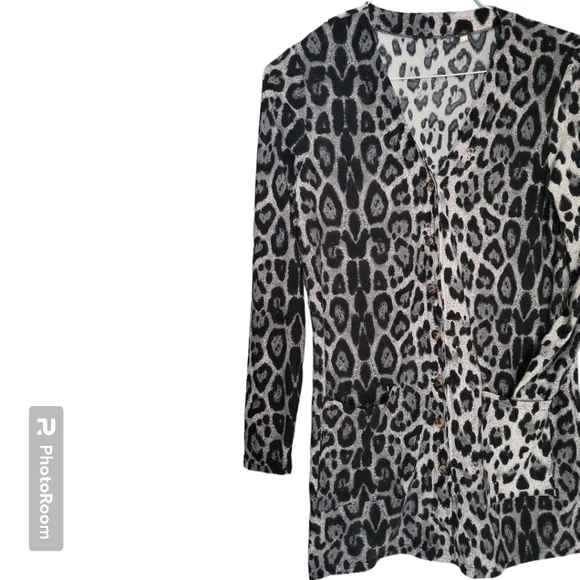 Black/Gray/White Button Front Top W Pockets - S - Picture 3 of 7